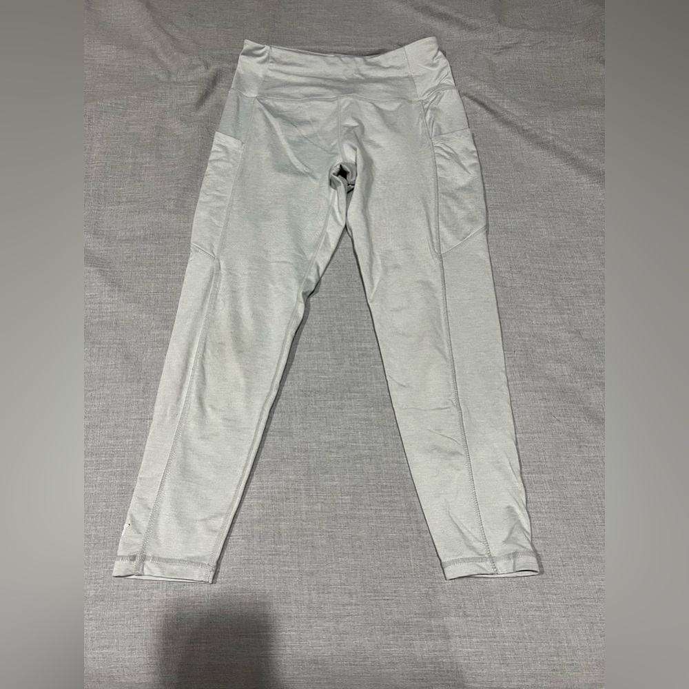 Claire P. Thomas Grey leggings with Pockets. In great condition.